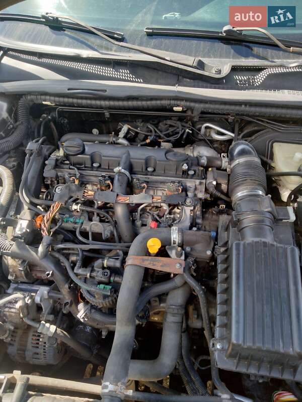 Седан Peugeot 406 2001 в Бориславі