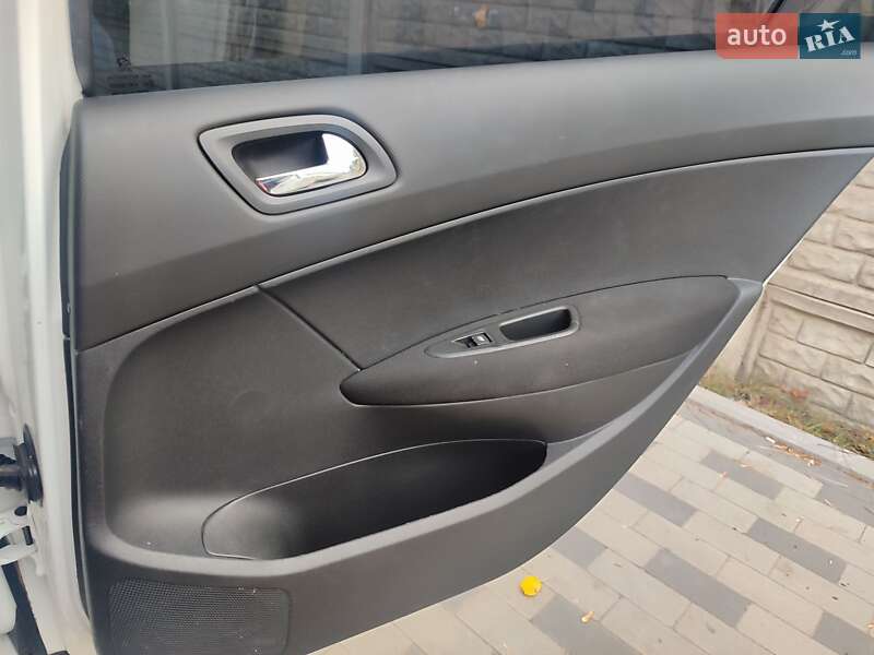Седан Peugeot 408 2013 в Киеве фото 17 Седан Peugeot 408 2013 в Киеве