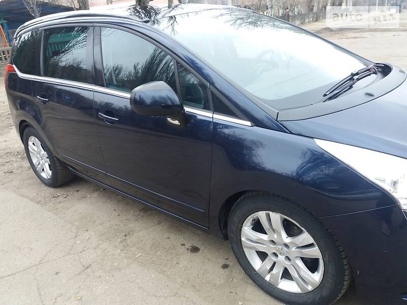 Мінівен Peugeot 5008 2011 в Мелітополі