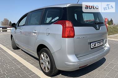 Мінівен Peugeot 5008 2011 в 