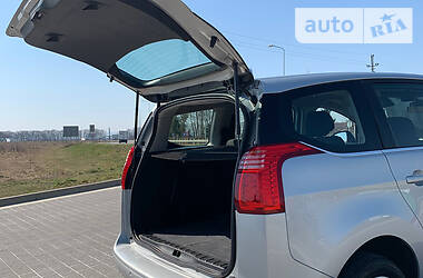 Мінівен Peugeot 5008 2011 в 