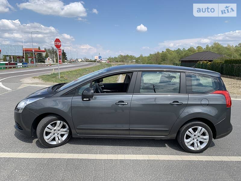 Мінівен Peugeot 5008 2010 в Стрию