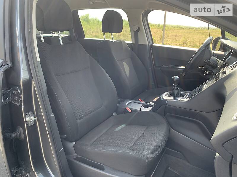 Мінівен Peugeot 5008 2010 в Стрию