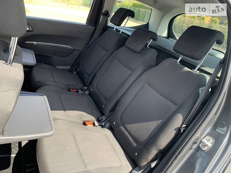 Мінівен Peugeot 5008 2010 в Стрию