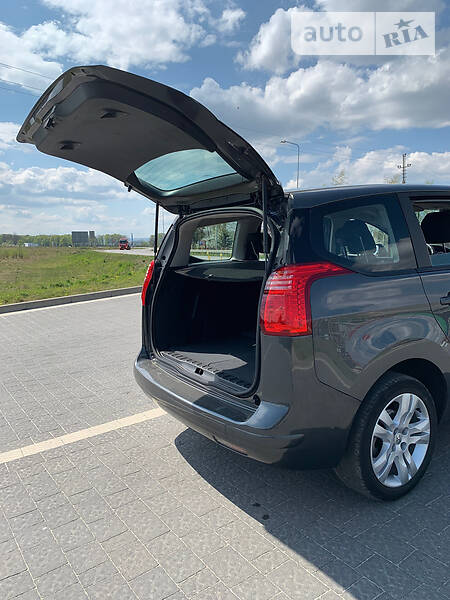 Мінівен Peugeot 5008 2010 в Стрию