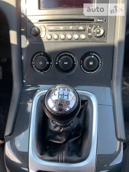 Мінівен Peugeot 5008 2010 в Стрию