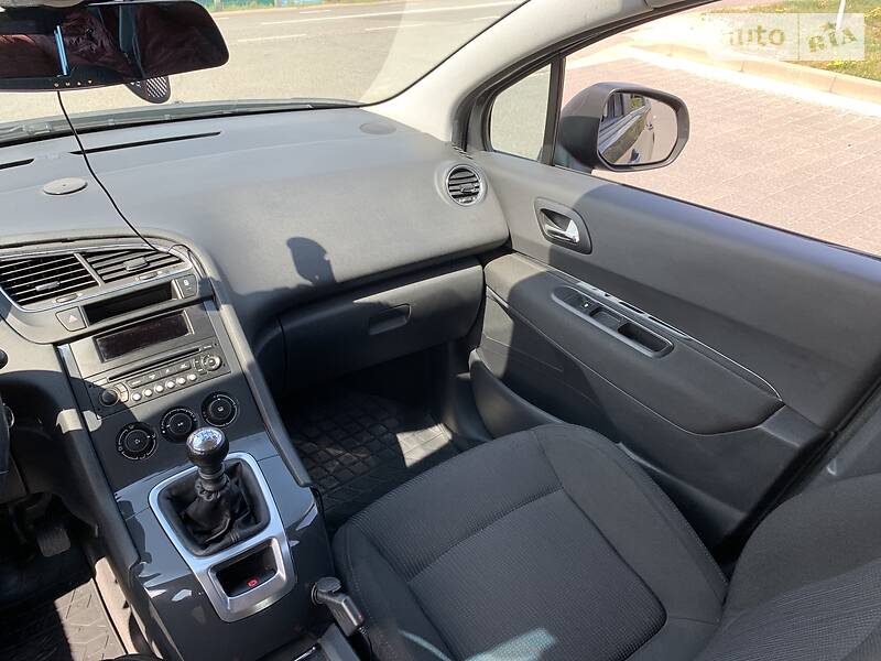 Мінівен Peugeot 5008 2010 в Стрию