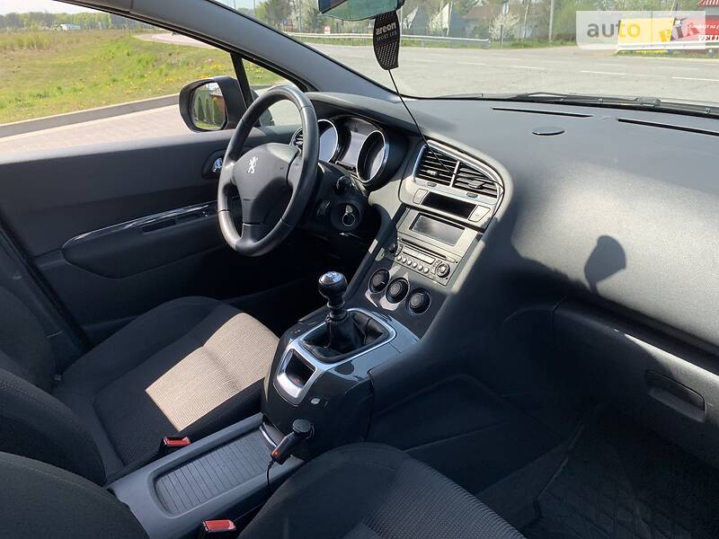 Мінівен Peugeot 5008 2010 в Стрию