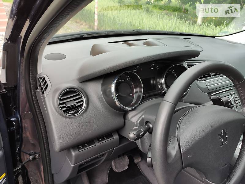Минивэн Peugeot 5008 2013 в Казатине