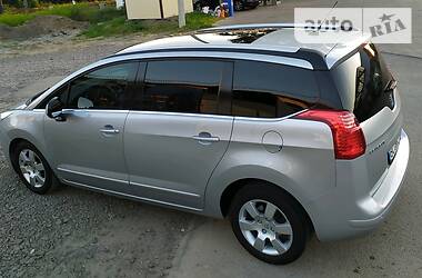 Peugeot 5008 2011