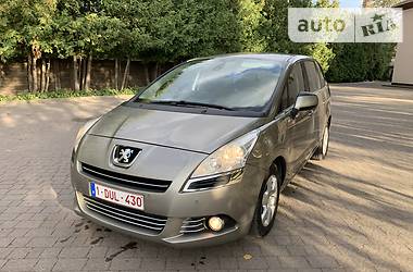 Универсал Peugeot 5008 2011 в Калуше