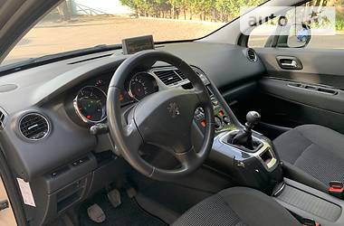 Универсал Peugeot 5008 2011 в Калуше