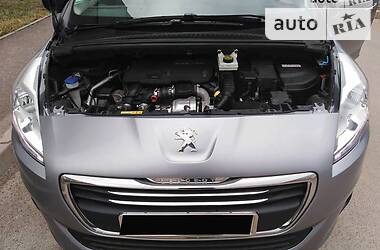 Микровэн Peugeot 5008 2015 в Коростене