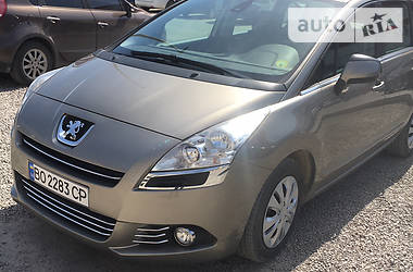 Peugeot 5008 2011