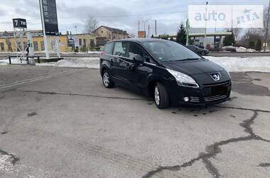 Универсал Peugeot 5008 2012 в Дубно