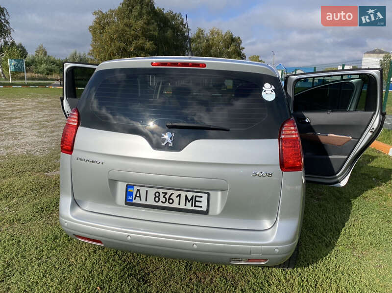 Мінівен Peugeot 5008 2012 в Києві