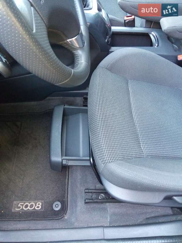 Мінівен Peugeot 5008 2012 в Києві