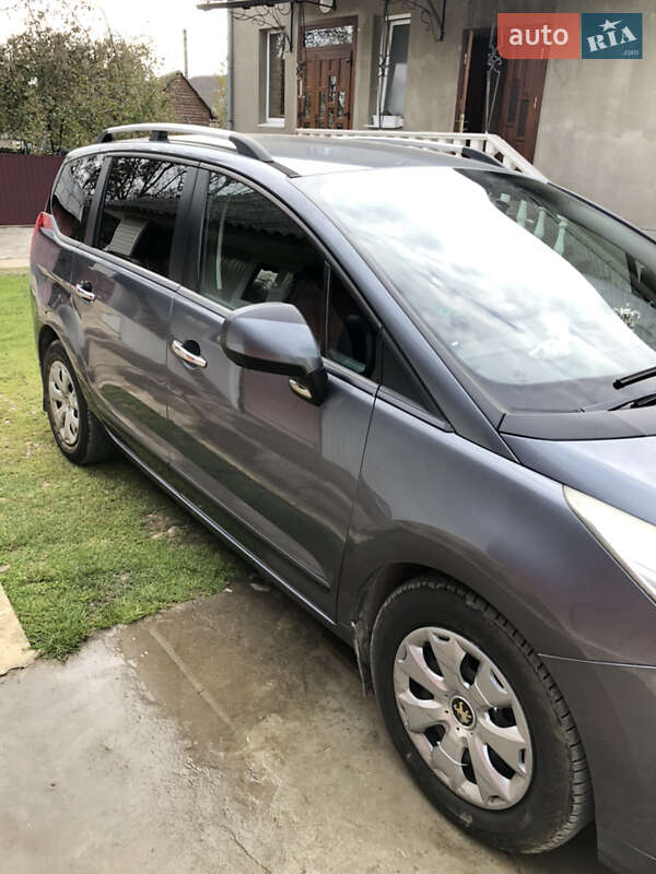 Микровэн Peugeot 5008 2011 в Калуше