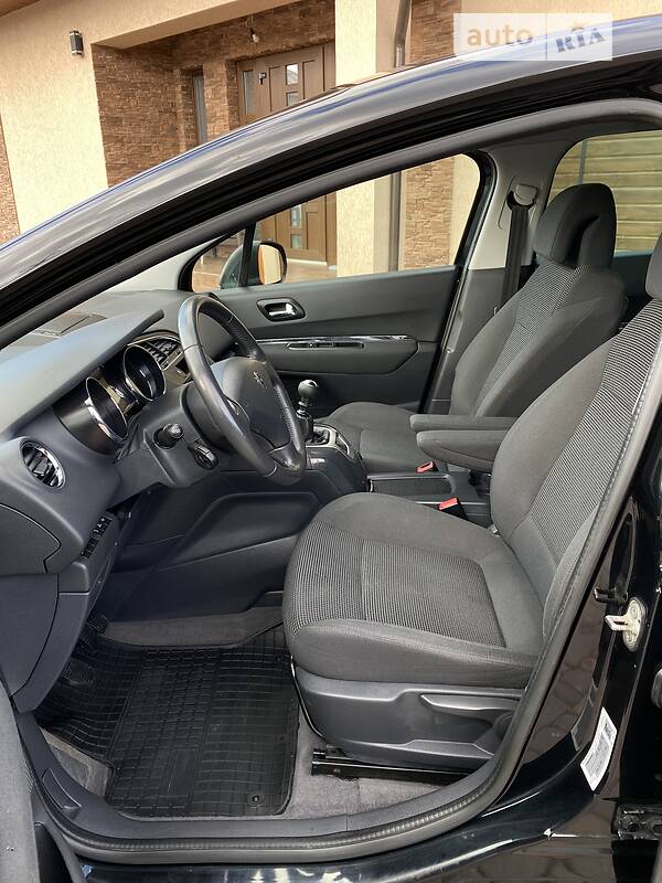 Мінівен Peugeot 5008 2012 в Чернівцях