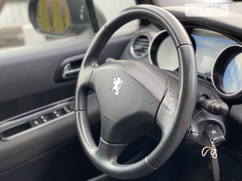 Мінівен Peugeot 5008 2012 в Чернівцях