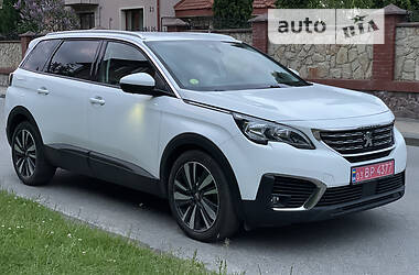 Внедорожник / Кроссовер Peugeot 5008 2017 в 