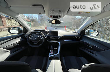 Внедорожник / Кроссовер Peugeot 5008 2017 в 
