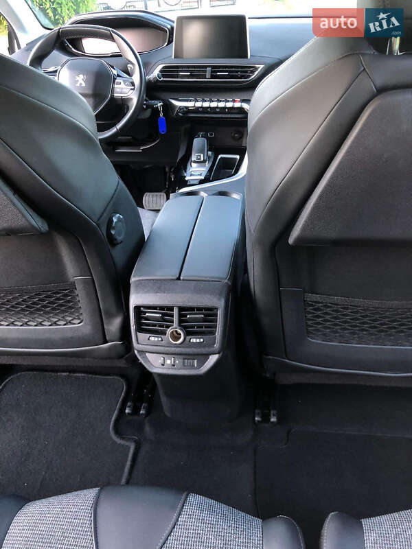 Позашляховик / Кросовер Peugeot 5008 2019 в Львові