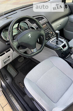 Універсал Peugeot 5008 2011 в Тернополі