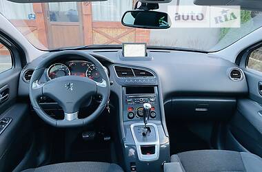 Минивэн Peugeot 5008 2016 в 