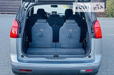Минивэн Peugeot 5008 2016 в 