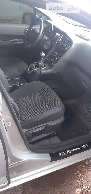 Универсал Peugeot 5008 2011 в Звенигородке