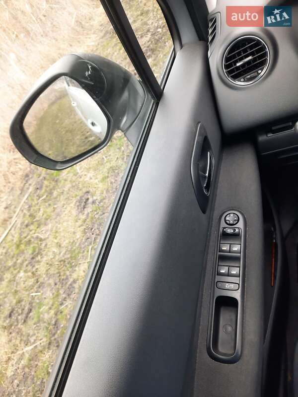 Мінівен Peugeot 5008 2011 в Черкасах