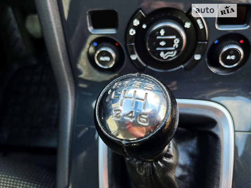 Микровэн Peugeot 5008 2016 в Днепре