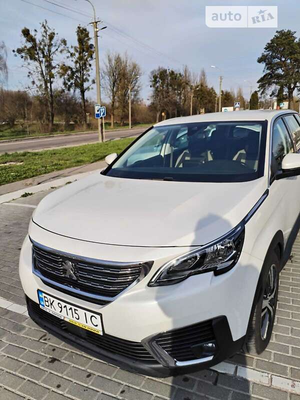 Внедорожник / Кроссовер Peugeot 5008 2019 в Ровно