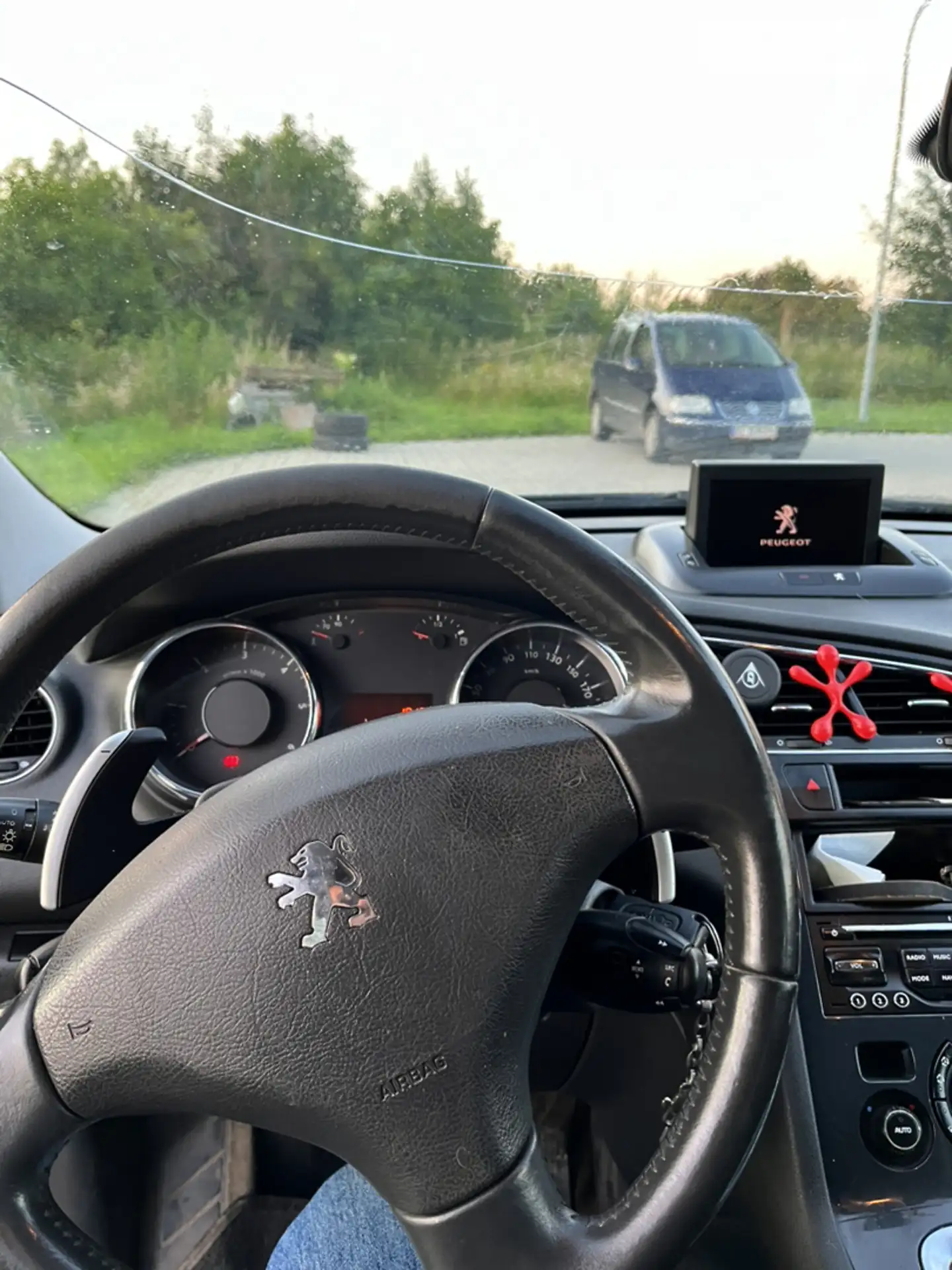 2011 Peugeot 5008 - мініатюра 8