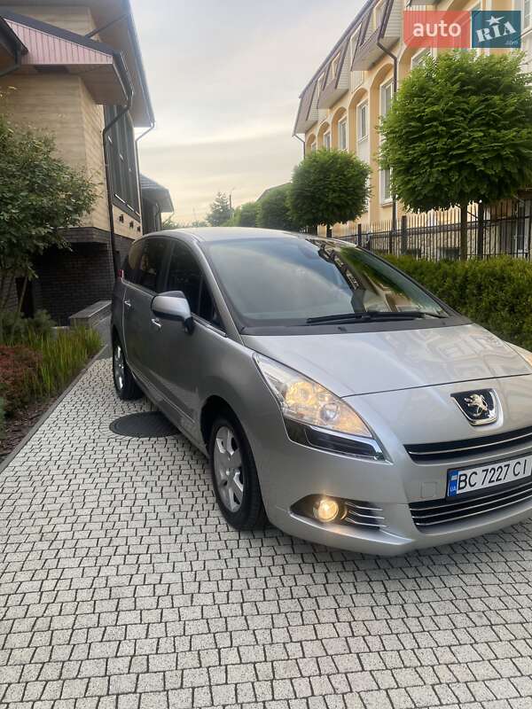Peugeot 5008 2011