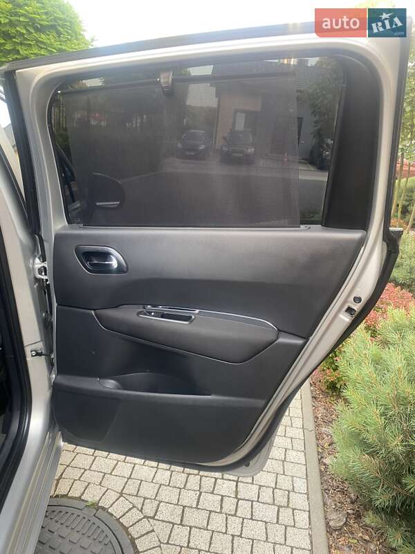 Мікровен Peugeot 5008 2011 в Стрию