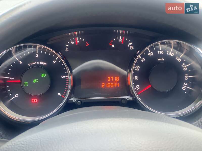 Мікровен Peugeot 5008 2011 в Стрию