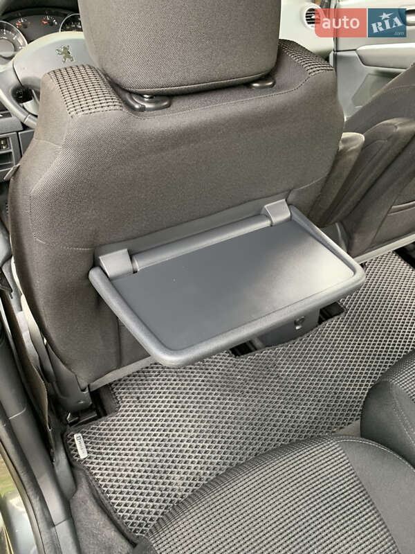 Микровэн Peugeot 5008 2011 в Старом Самборе