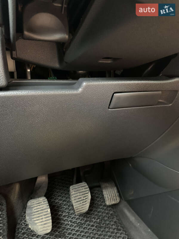 Микровэн Peugeot 5008 2011 в Старом Самборе