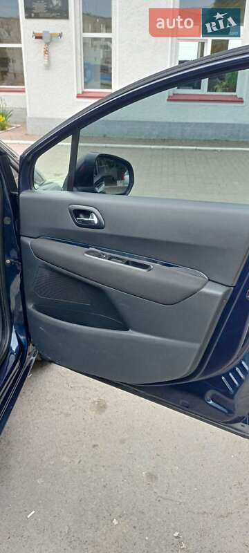 Мікровен Peugeot 5008 2011 в Звягелі