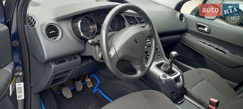 Мікровен Peugeot 5008 2011 в Звягелі
