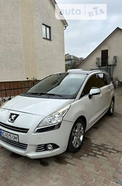 Peugeot 5008 2011