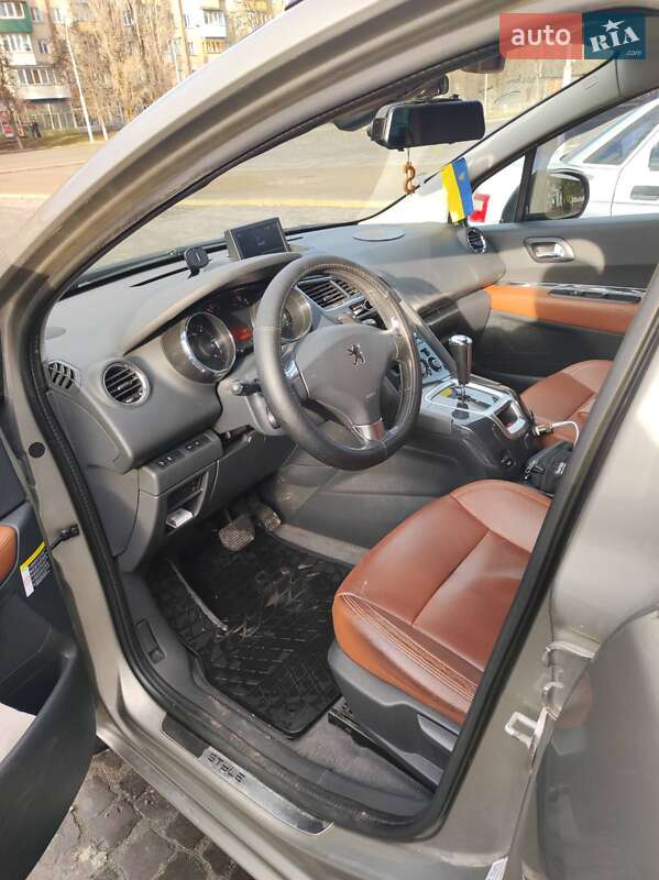 Мікровен Peugeot 5008 2013 в Кам'янець-Подільському