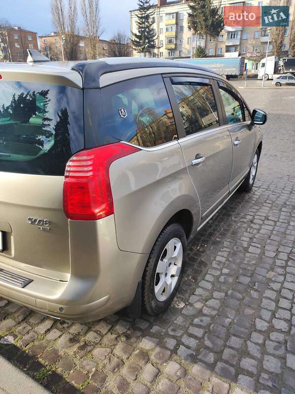 Мікровен Peugeot 5008 2013 в Кам'янець-Подільському