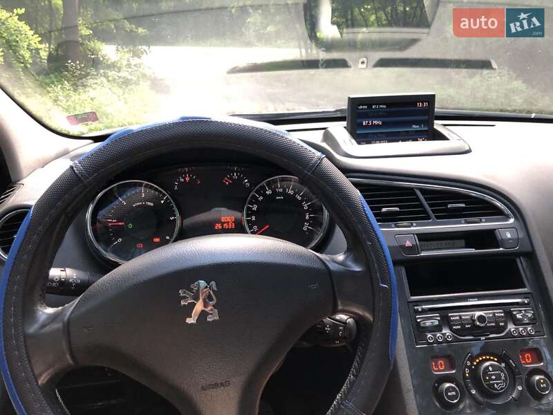 Микровэн Peugeot 5008 2013 в Коропе