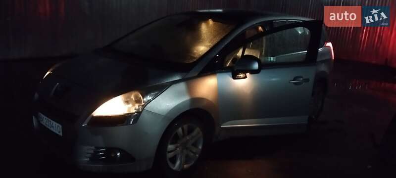 Мікровен Peugeot 5008 2009 в Сарнах