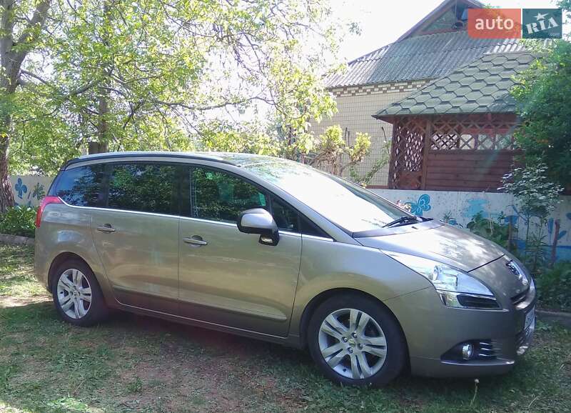 Микровэн Peugeot 5008 2011 в Киеве