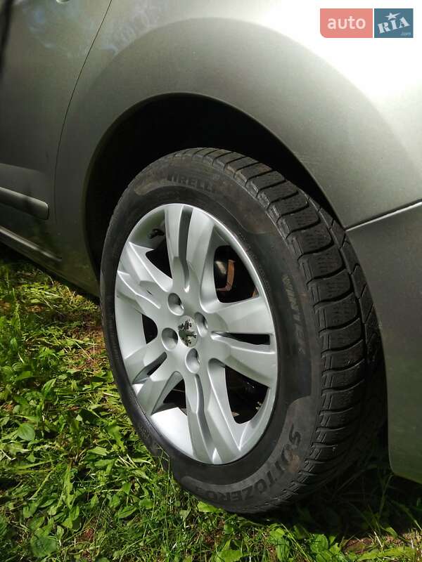 Микровэн Peugeot 5008 2011 в Киеве