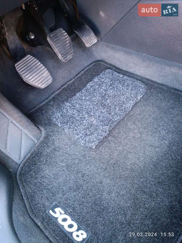 Мікровен Peugeot 5008 2010 в Братському